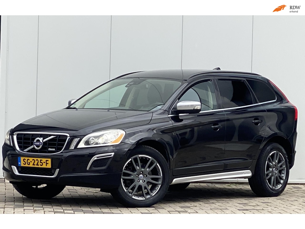 Volvo XC60 - 2.4D AWD Summum R-DESIGN AUTOMAAT AIRCO LEER, VOLLE ONDERHOUD - AutoWereld.nl