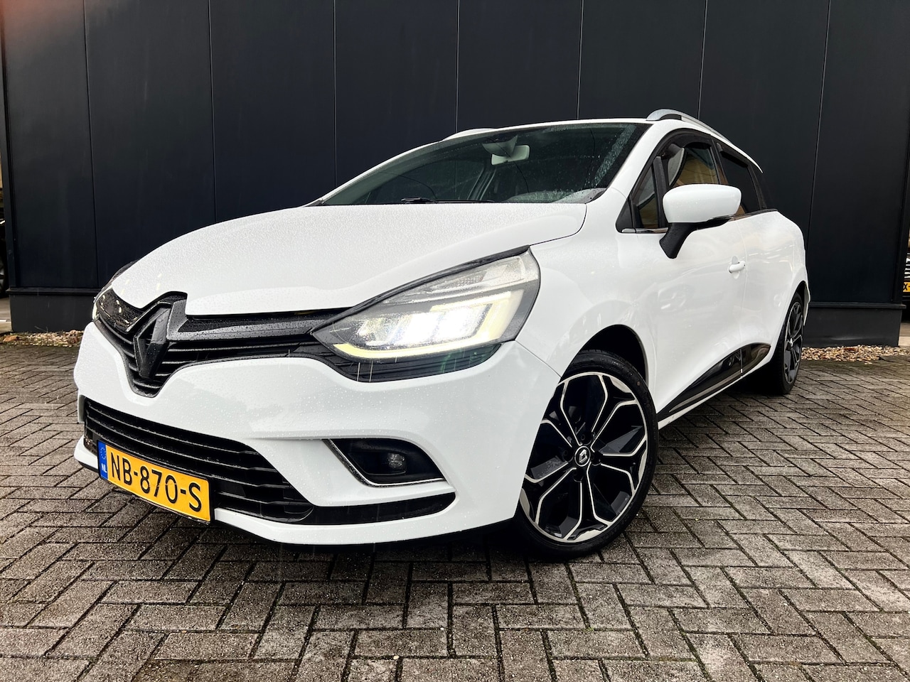 Renault Clio Estate - 1.2 TCe '17 OrgNl/Leder/Navi/17'Lmv/Nap! - AutoWereld.nl