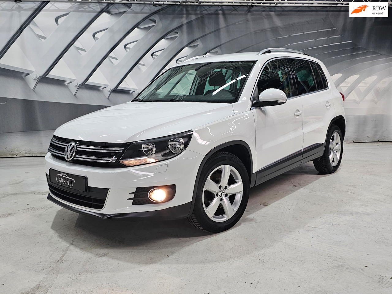 Volkswagen Tiguan - 2.0 TDI Alcantara, trekhaak - AutoWereld.nl