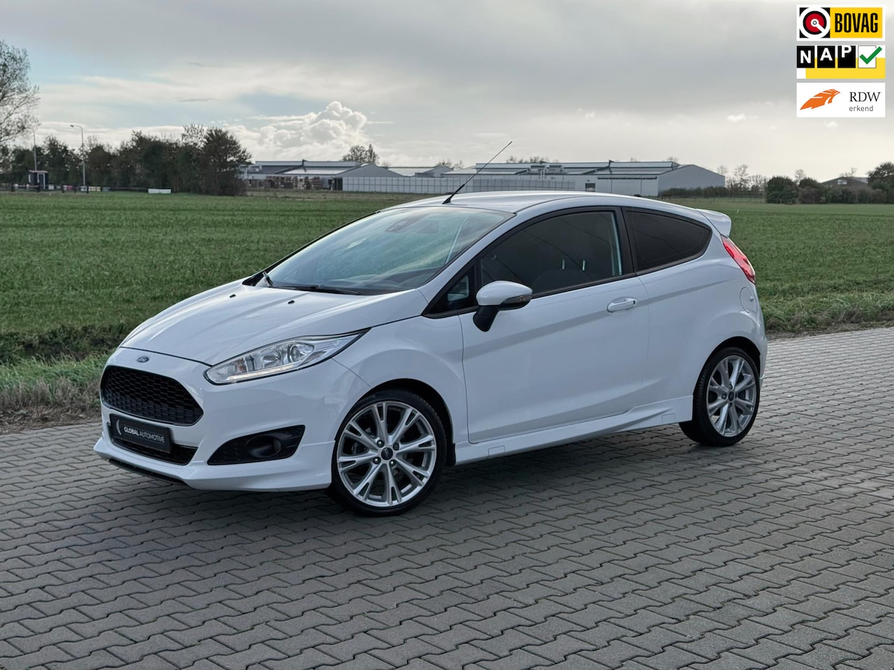 Ford Fiesta - 1.0 EcoBoost Sport ST Line 125PK - NL AUTO - DEALER ONDERHOUDEN - PARKEERSENSOREN - LICHTM - AutoWereld.nl