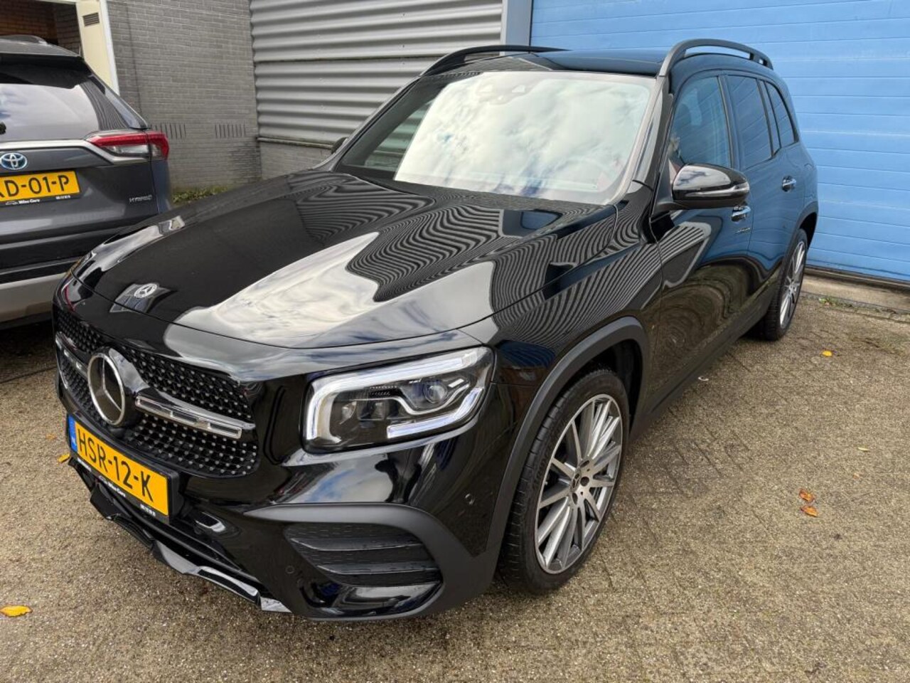 Mercedes-Benz GLB - 250 4MATIC Premium Plus Pano - Ambilight - AutoWereld.nl