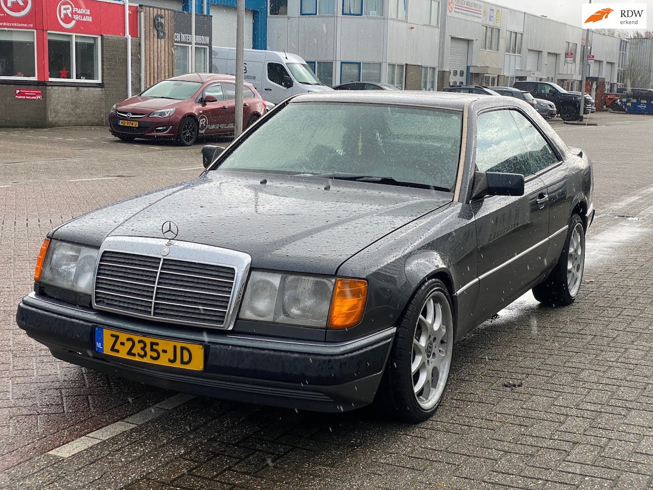 Mercedes-Benz 200-500 (W124) - 300 CE/AUTOMAAT/ 2e EIG/airco/ pano/ stoelverwarming/ volle opties. - AutoWereld.nl