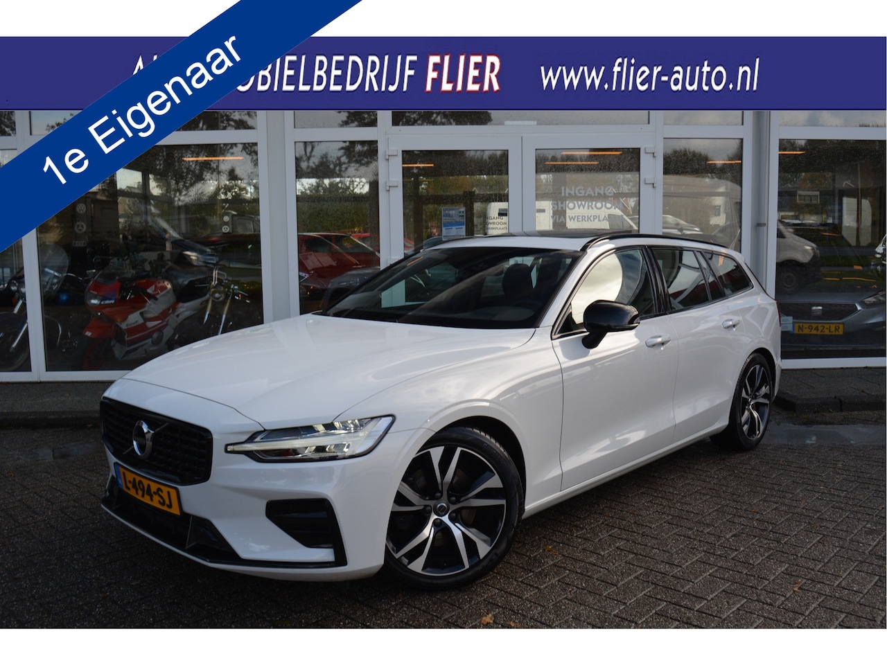 Volvo V60 - 2.0 B4 R-Design | Pano | Pilot | Adaptive | Orig. NL | - AutoWereld.nl