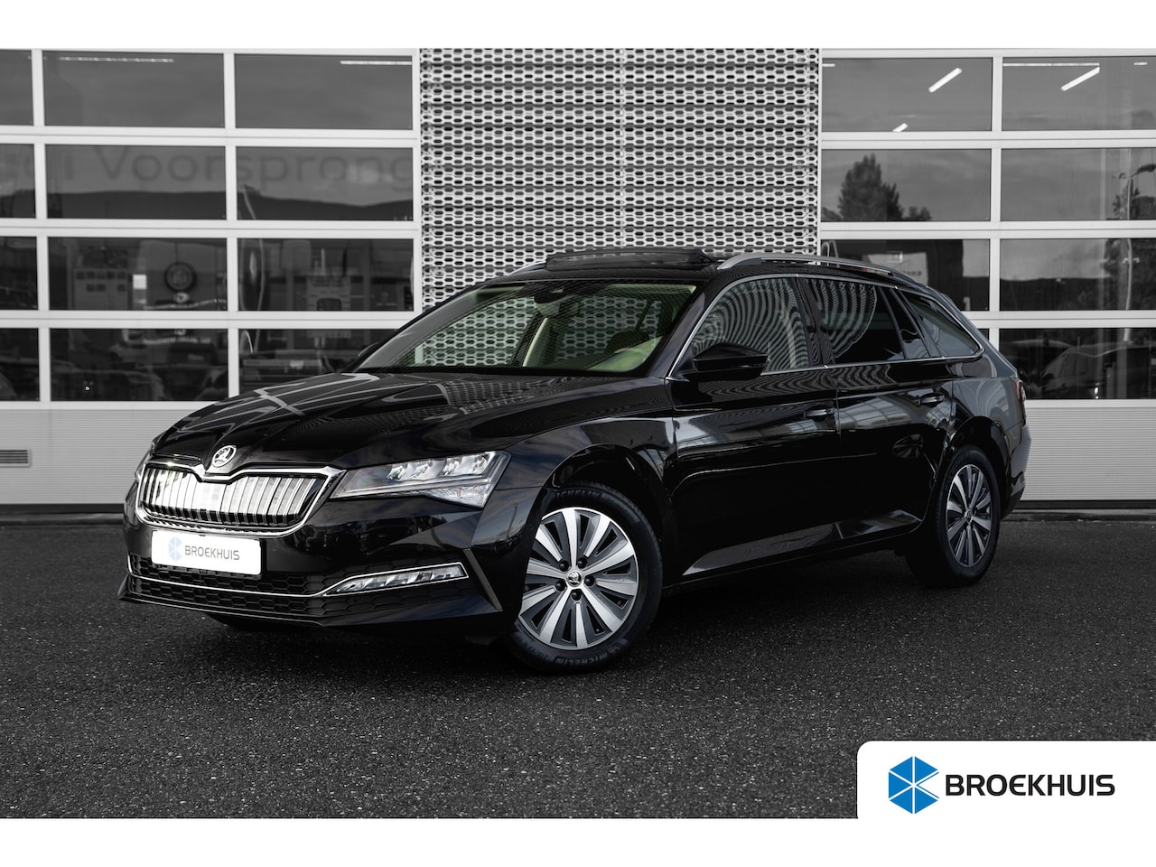 Skoda Superb Combi - 1.4TSI PHEV 218pk Business Edition | Panoramadak | Trekhaak | Adaptive Cruise | Achteruitr - AutoWereld.nl