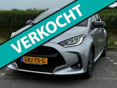 Toyota Yaris - 1.5 Hybrid Executive stuur en stoelverwarm. half leer HUD vol