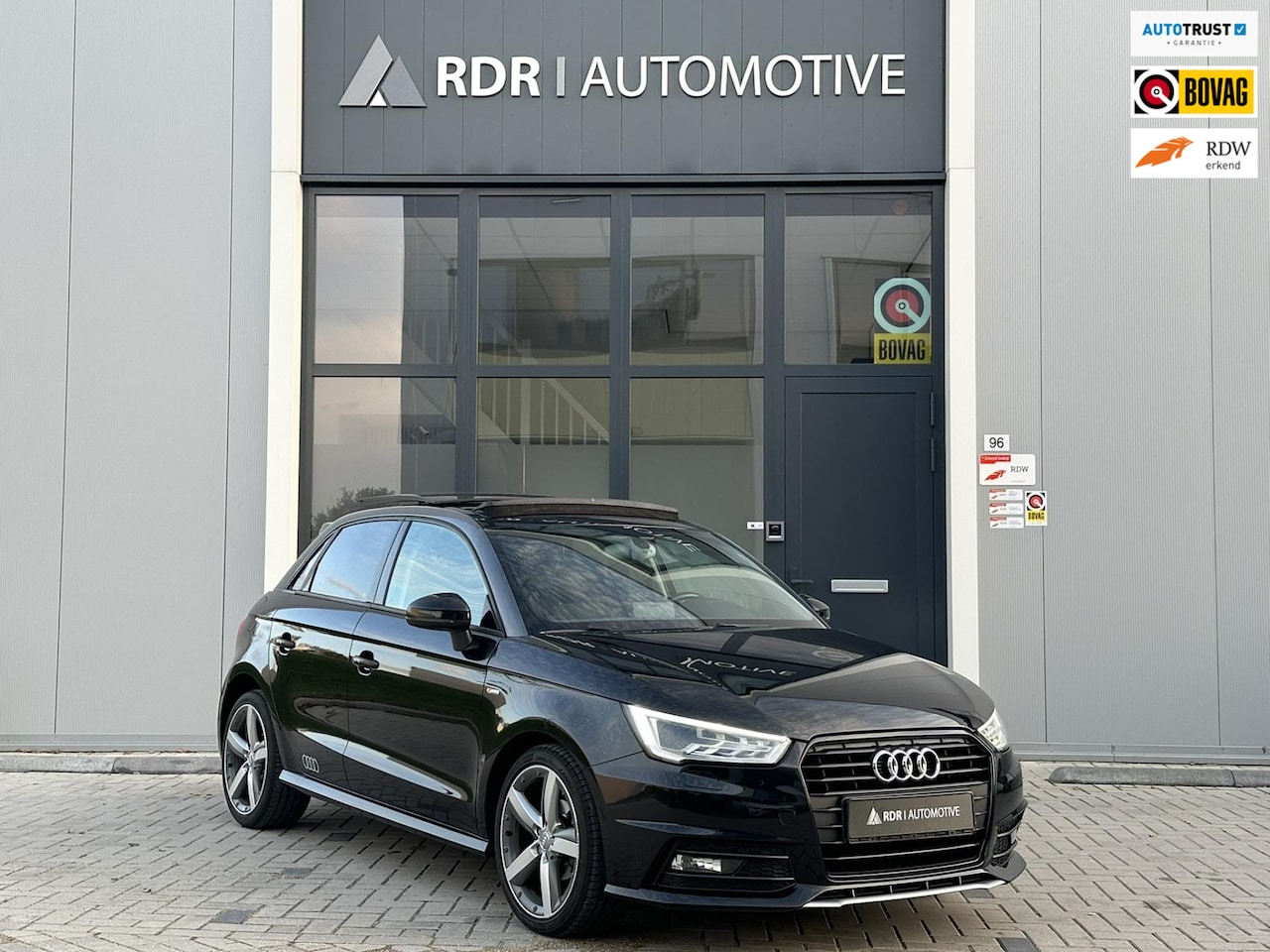 Audi A1 Sportback - 1.0 TFSI S Line / Pano / Automaat - AutoWereld.nl