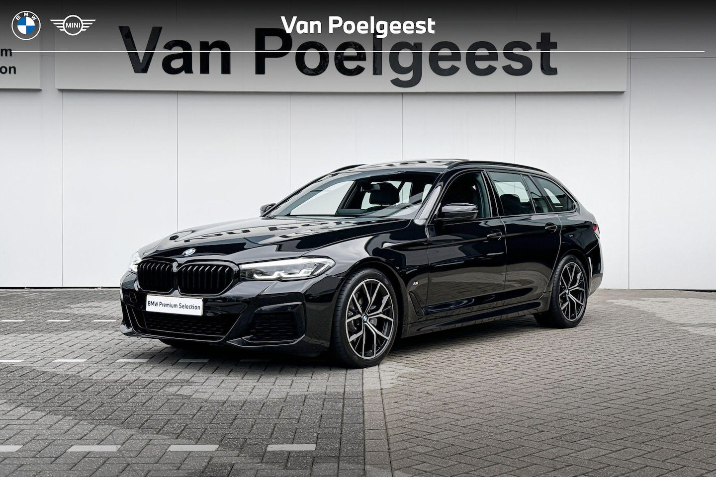 BMW 5-serie Touring - 520i M Sport | Trekhaak | Panoramadak - AutoWereld.nl