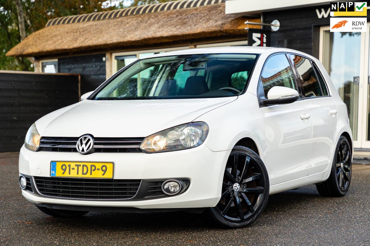 Volkswagen Golf - 1.4 TSI Highline Automaatrevisie 2025 I NL Auto I NAP I Trekhaak I Climate I Cruise I Navi - AutoWereld.nl