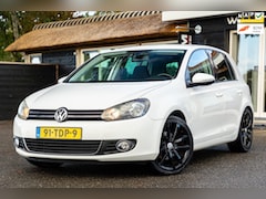 Volkswagen Golf - 1.4 TSI Highline Automaatrevisie 2025 I NL Auto I NAP I Trekhaak I Climate I Cruise I Navi