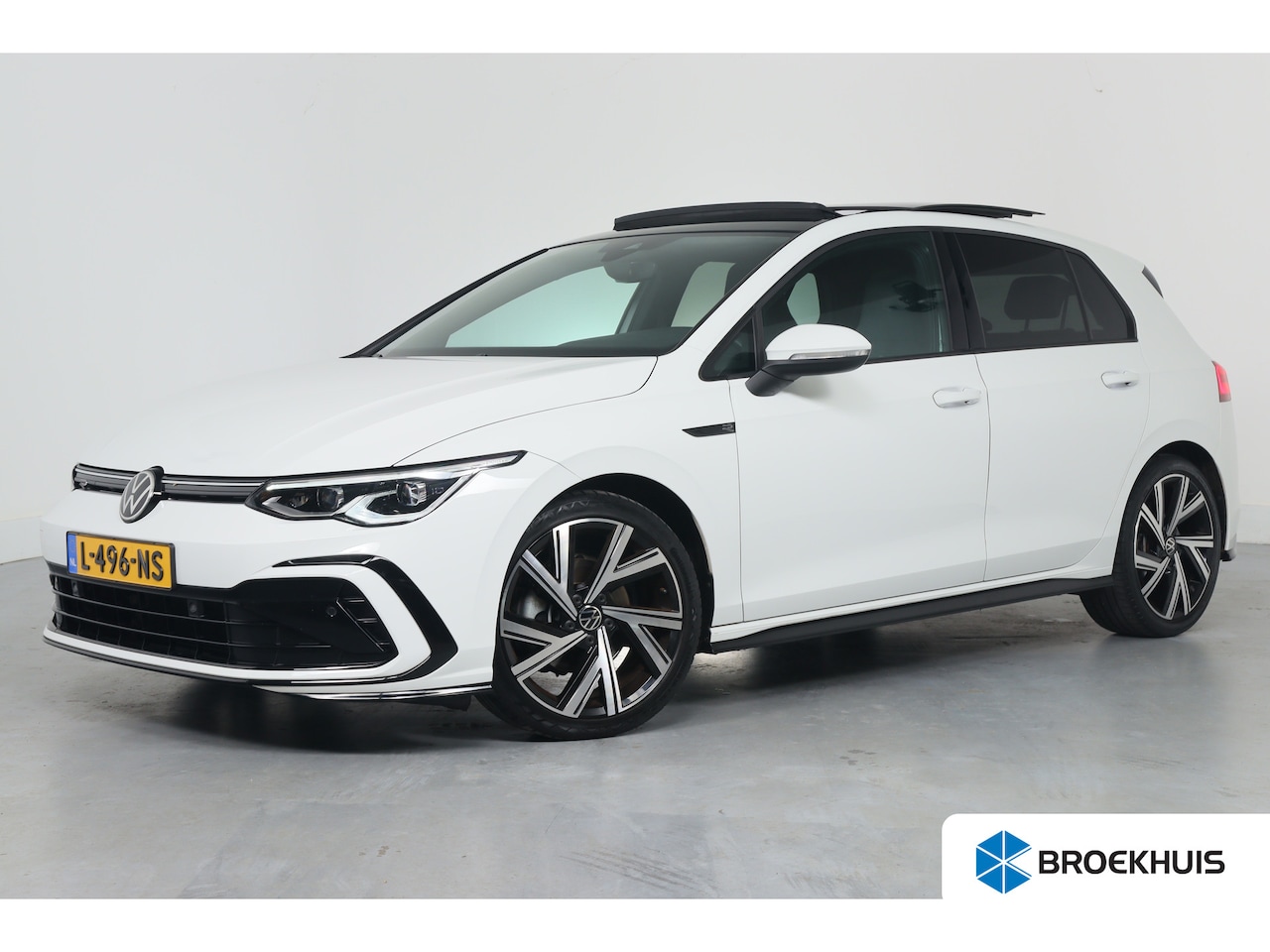 Volkswagen Golf - 1.5 eTSI R-Line | Panodak | IQ-LED | Adaptive Cruise | Stoel-/Stuurverwarming | 18 inch | - AutoWereld.nl