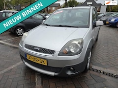 Ford Fiesta - 1.4-16V Crossroad LEUKE AUTO RIJDT EN SCHAKELT GOED