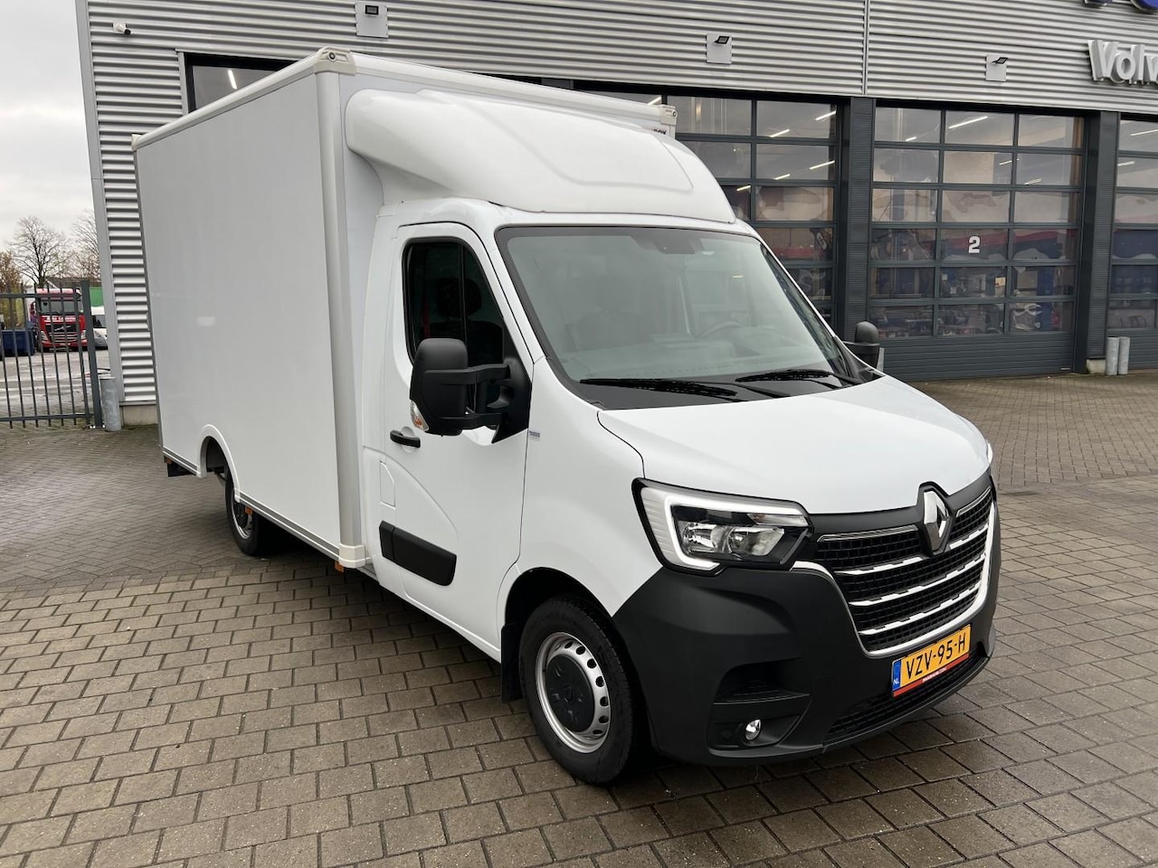 Renault Master E-Tech - E-TECH FWD 3T5 L2H1  52 KWH / GESLOTEN LAADBAK MET KLEP / LUCHTVERING / - AutoWereld.nl
