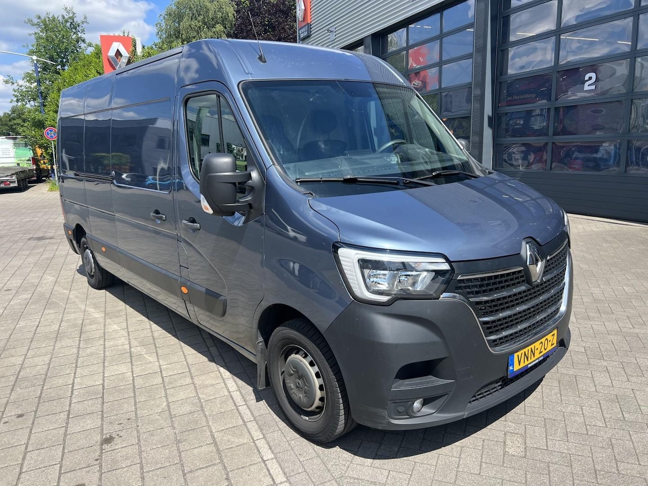 Renault Master - L3H2 136 PK / AIRCO / TREKHAAK/ CAMERA / - AutoWereld.nl