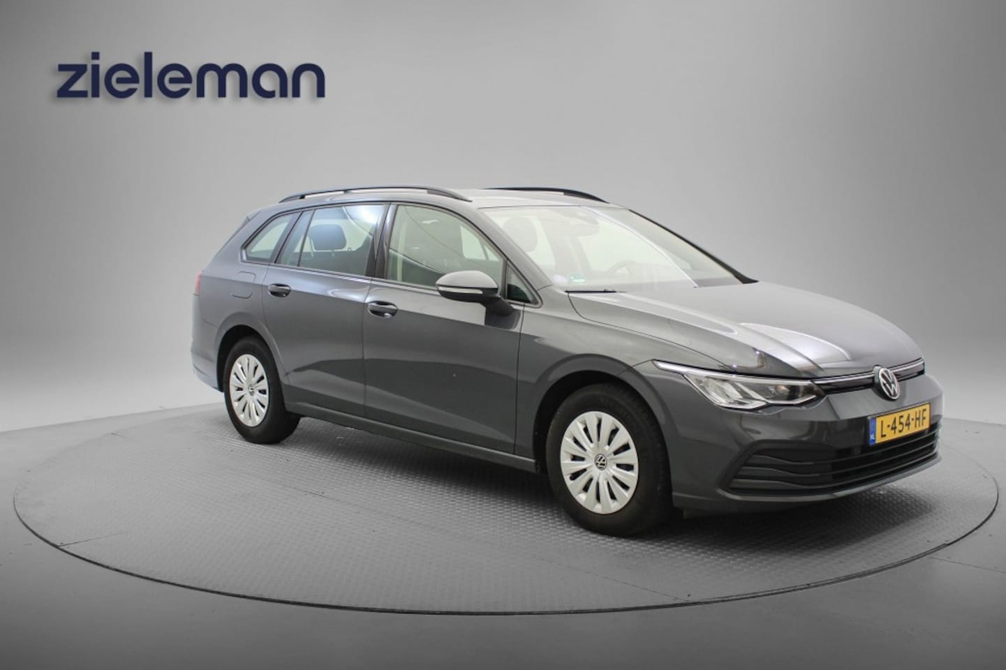 Volkswagen Golf Variant - Variant 1.0 TSI - Carplay, Digitaal Cockpit, Cruise, Trekhaak - AutoWereld.nl