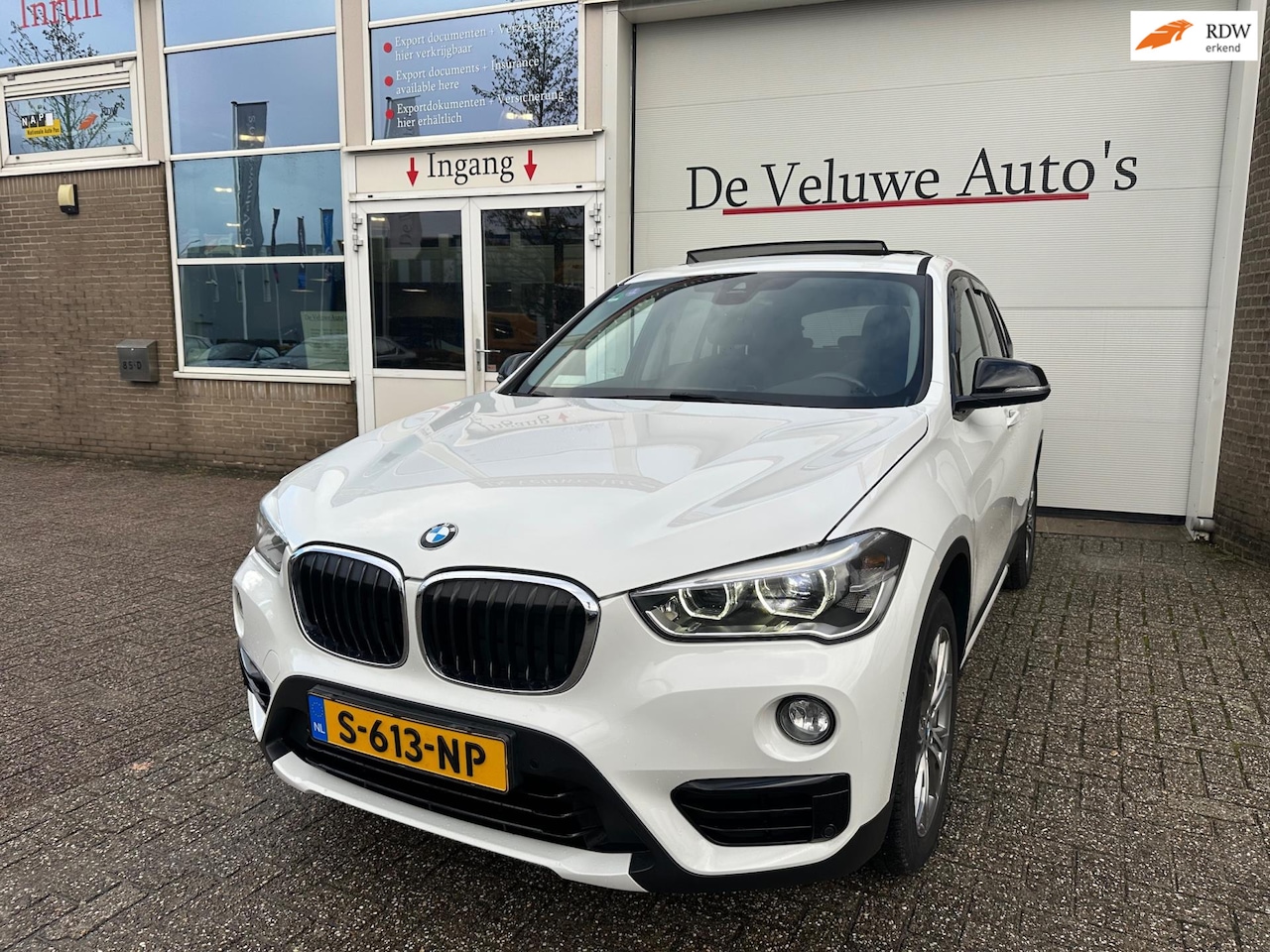 BMW X1 - SDrive18i M Sport High Executive Trekhaak HUD Pano - AutoWereld.nl