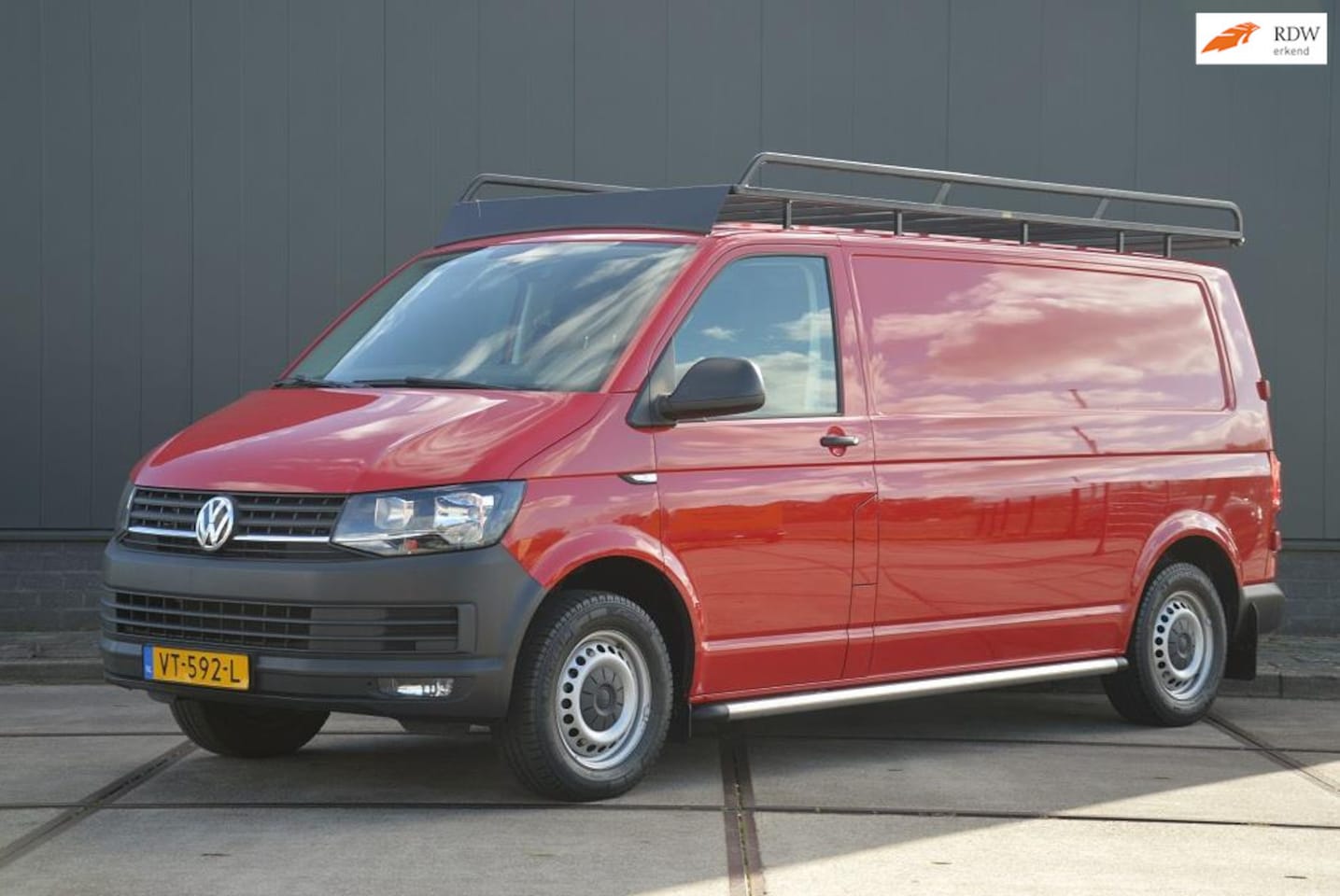 Volkswagen Transporter - 2.0 TDI L2H1 Highline 140 PK Euro 5 Airco Schuifdeur Trekhaak - AutoWereld.nl