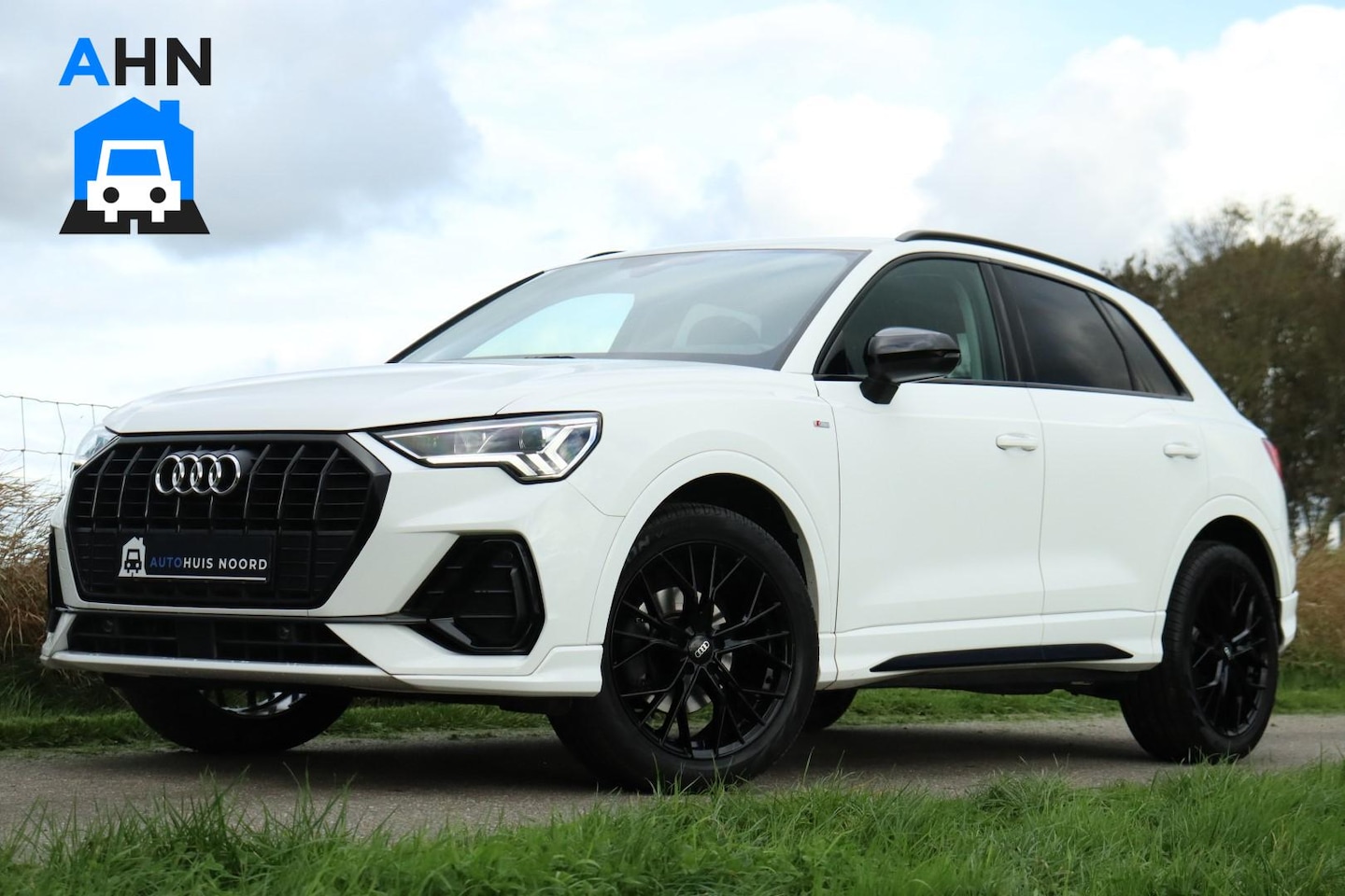 Audi Q3 - 35 TFSI / S-Line / Black Optic / 150PK / Matrix LED / DSG / Navi / ACC / PDC / Trekhaak / - AutoWereld.nl