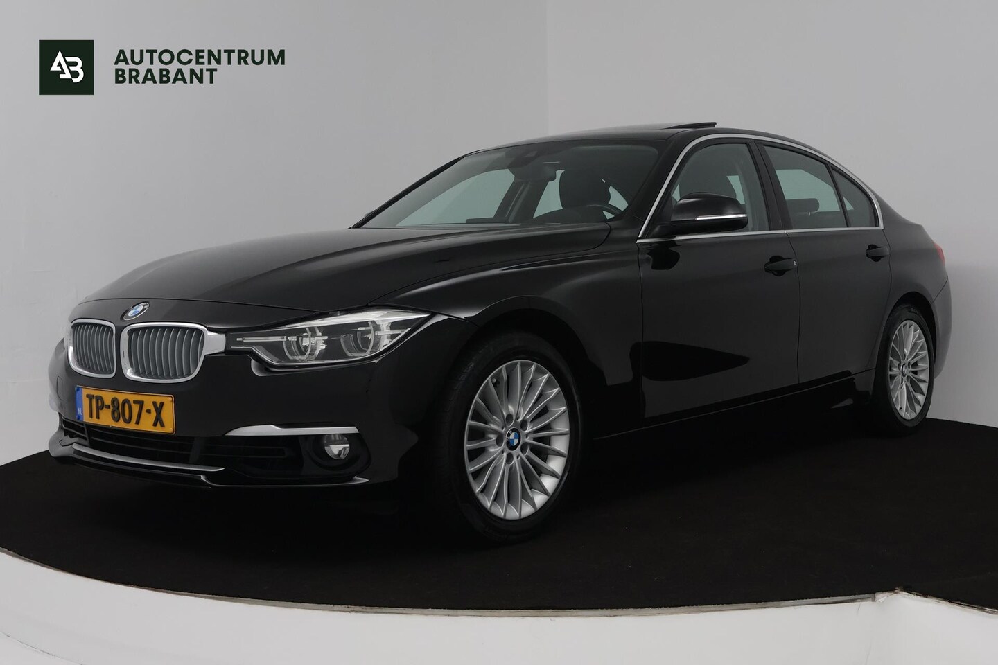 BMW 3-serie - 318i Luxury Edition (PANORAMADAK, DIGITALE COCKPIT, STOELVERWARMING, NAVIGATIE, LEER) - AutoWereld.nl