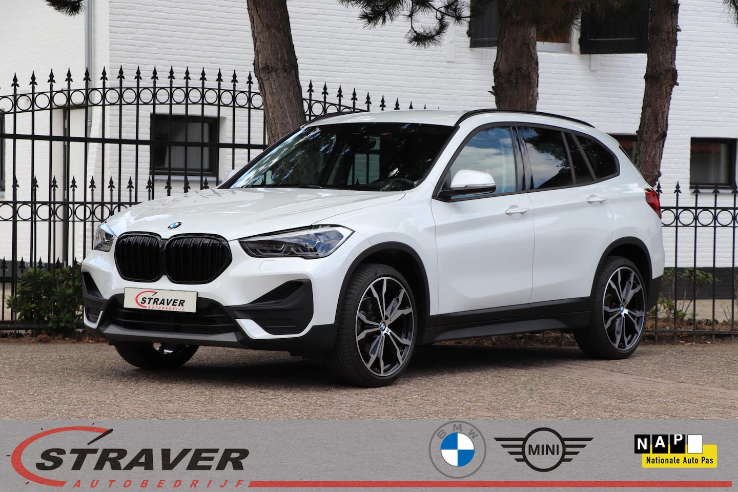 BMW X1 - sDrive18i Executive |Sportstoelen |Styling 717M 20'' - AutoWereld.nl