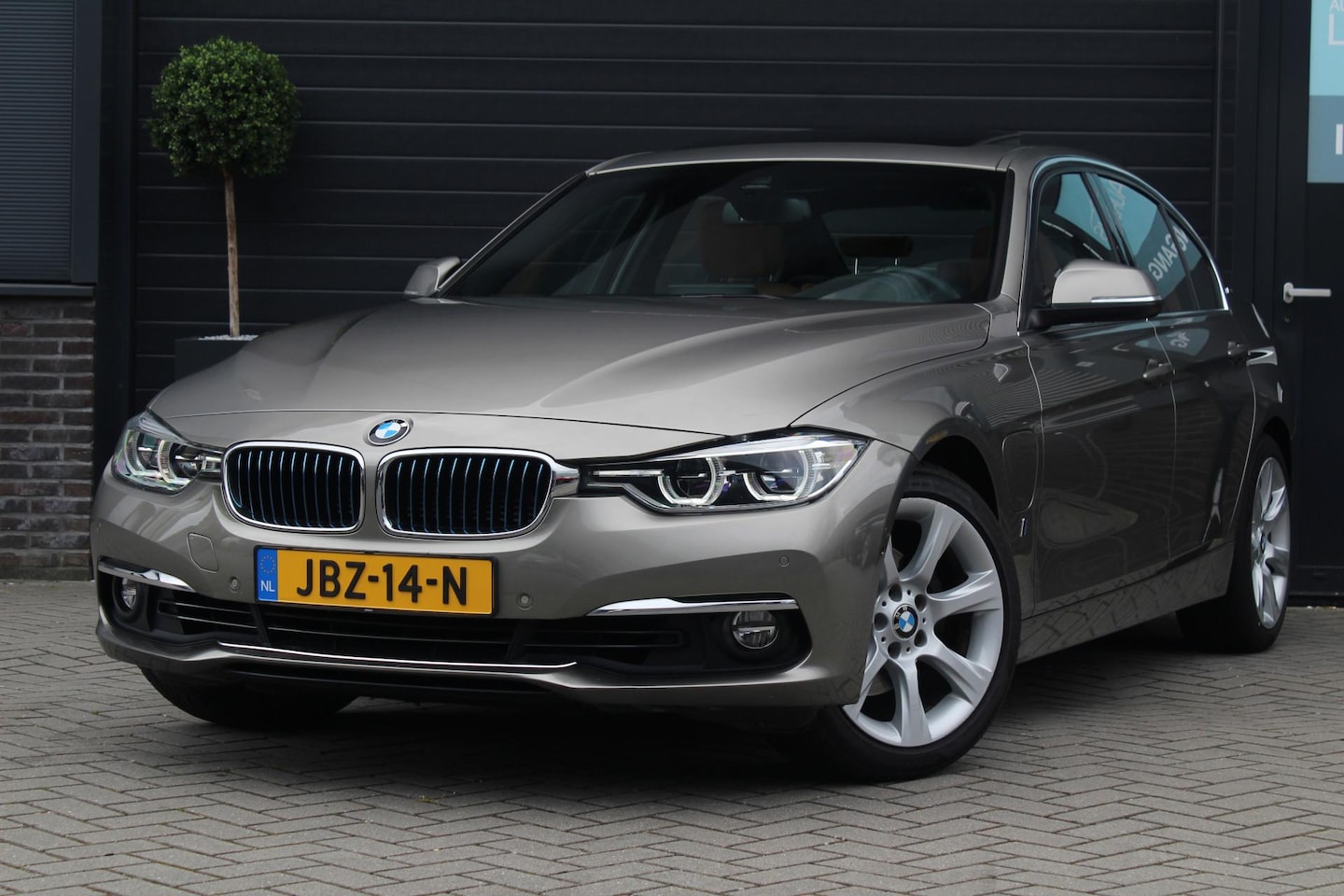 BMW 3-serie - 330e | Pano | Memory | 360 Camera - AutoWereld.nl