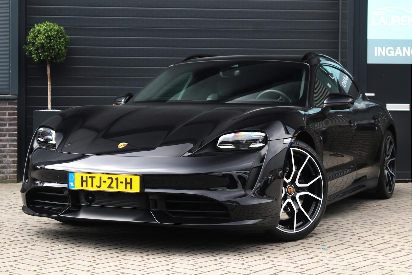 Porsche Taycan Sport Turismo - Turbo 93 kWh | Passenger Displ. | Sportschrono | Pano - AutoWereld.nl