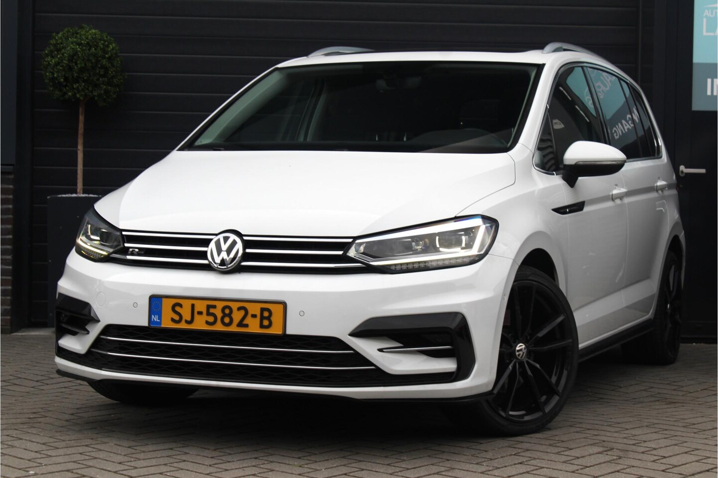Volkswagen Touran - 1.4 TSI Highline Business R | 7-Pers. | Pano | Camera - AutoWereld.nl