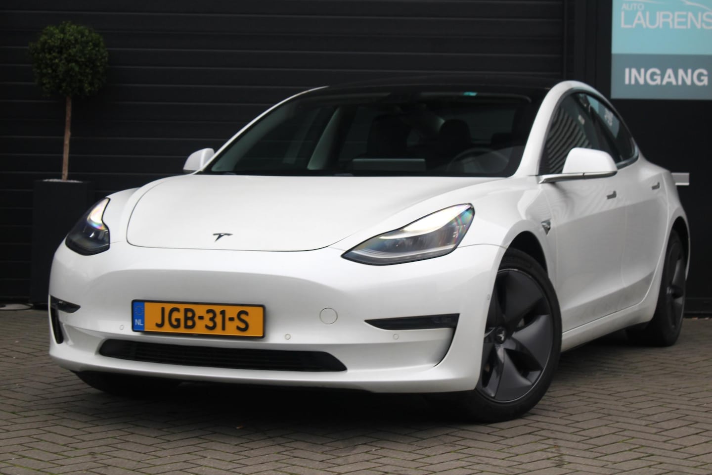 Tesla Model 3 - Long Range RWD Long Range AWD 75 kWh | AutoPilot | Trekhaak - AutoWereld.nl