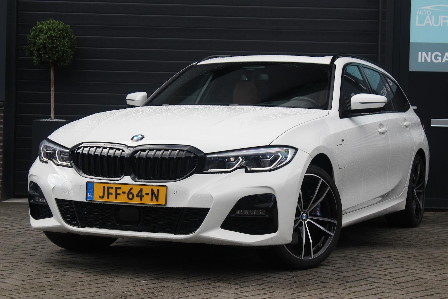 BMW 3-serie Touring - 330e xDrive M Sport | H+K | Pano | Trekhaak | High Executive - AutoWereld.nl
