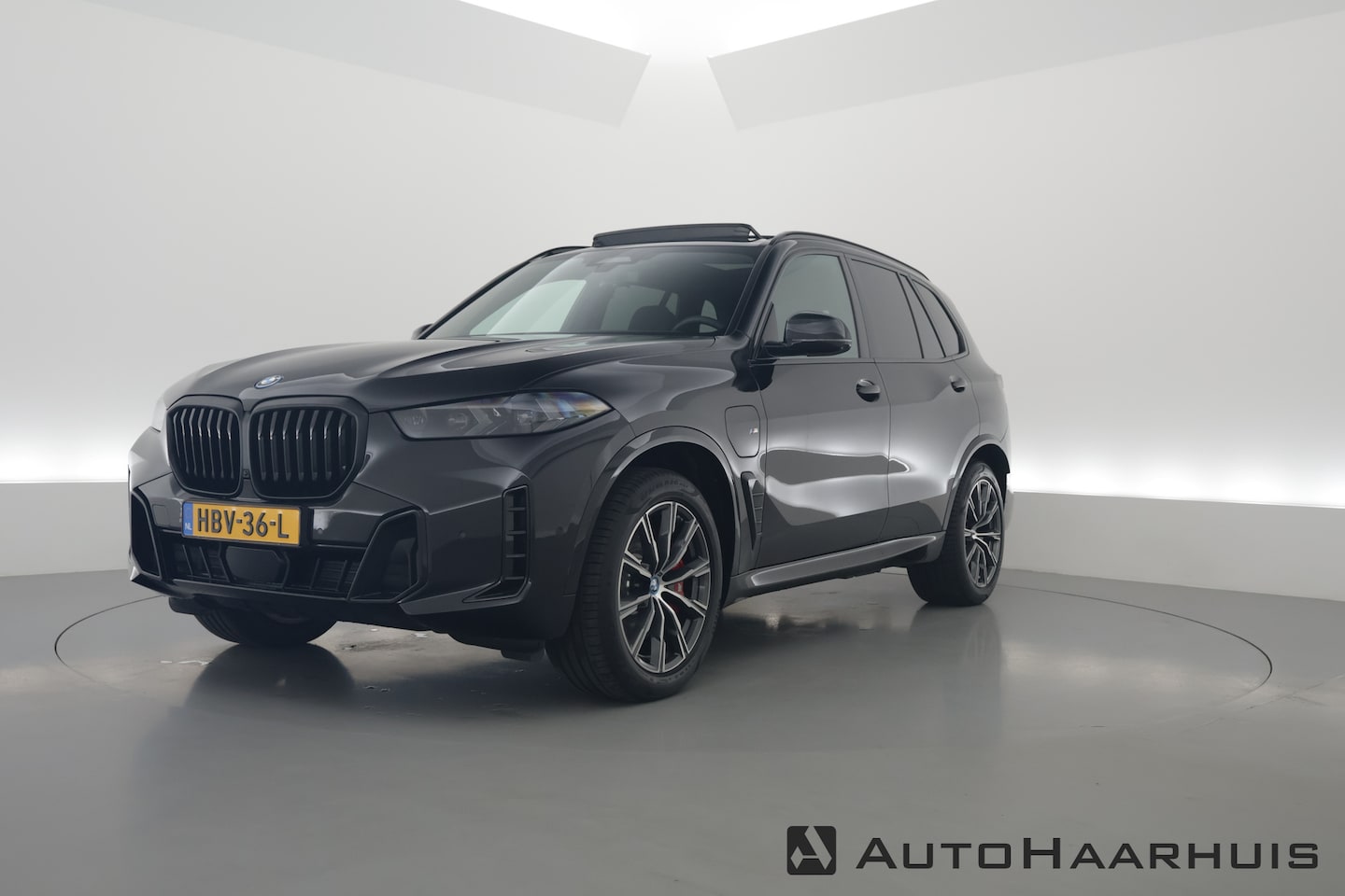 BMW X5 - xDrive50e M Sport | Pano | 360 Cam | HUD | Luchtvering | Elek. trekhaak | H&K | Adapt. Cru - AutoWereld.nl