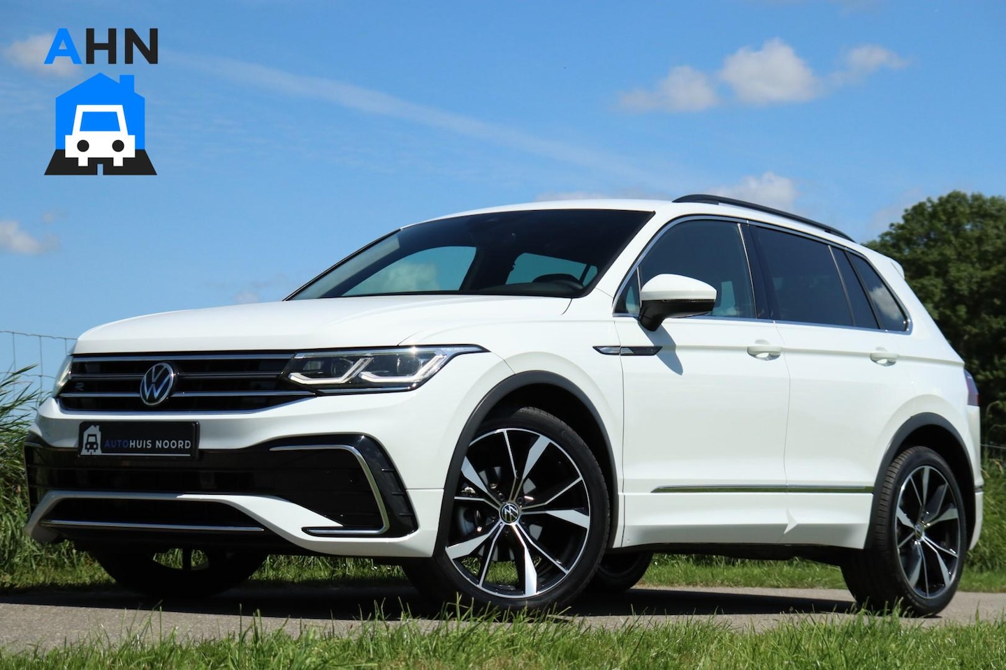 Volkswagen Tiguan - 1.5 TSI / 2x R-Line / Virtual Cockpit / Camera / Matrix LED / Trekhaak / 20"! - AutoWereld.nl