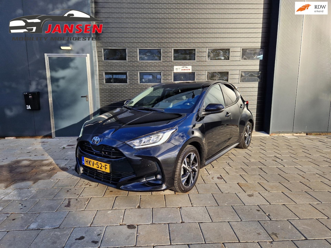 Toyota Yaris - 1.5 Hybrid 115 First Edition | Park sens. | Dodehoek | Camera | ACC | Carplay - AutoWereld.nl