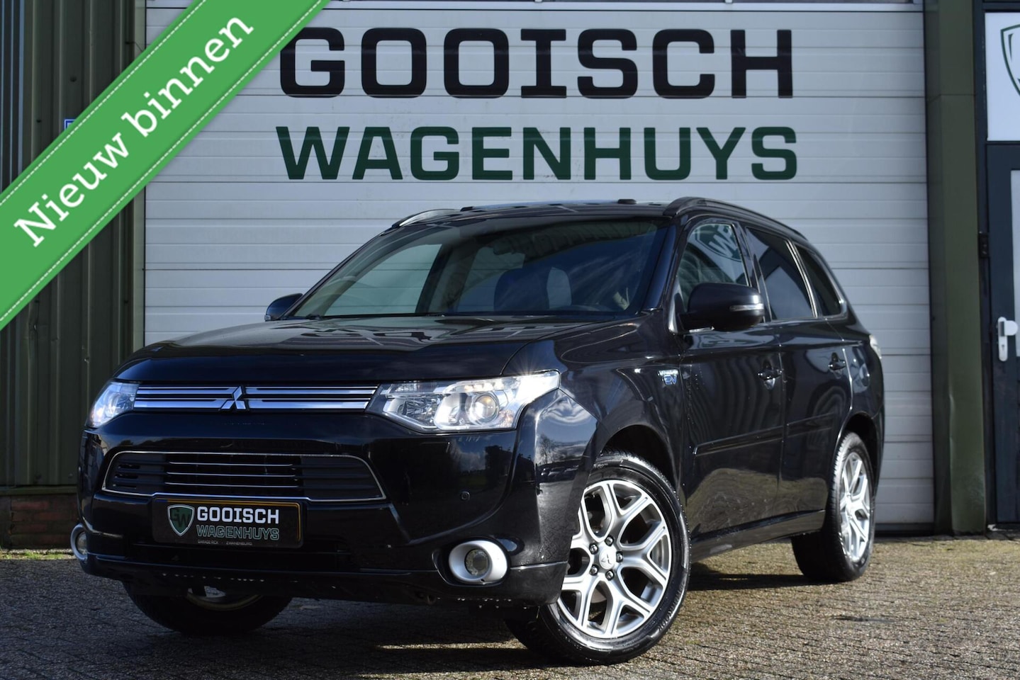 Mitsubishi Outlander - 2.0 PHEV Instyle | Stoelverwarming | Trekhaak | Camera | All Season | - AutoWereld.nl