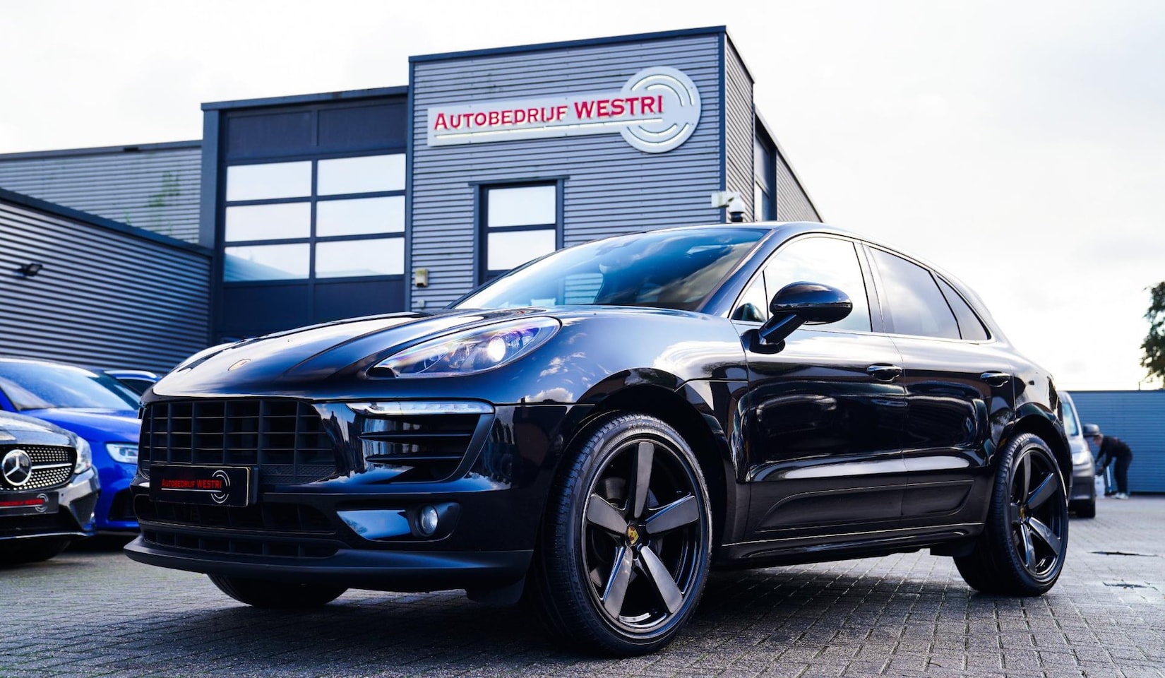 Porsche Macan - 2.0 | Suede stuurwiel | Pano | Stuurwiel verwarming | Bose | Luchtvering | Dealer onderhou - AutoWereld.nl