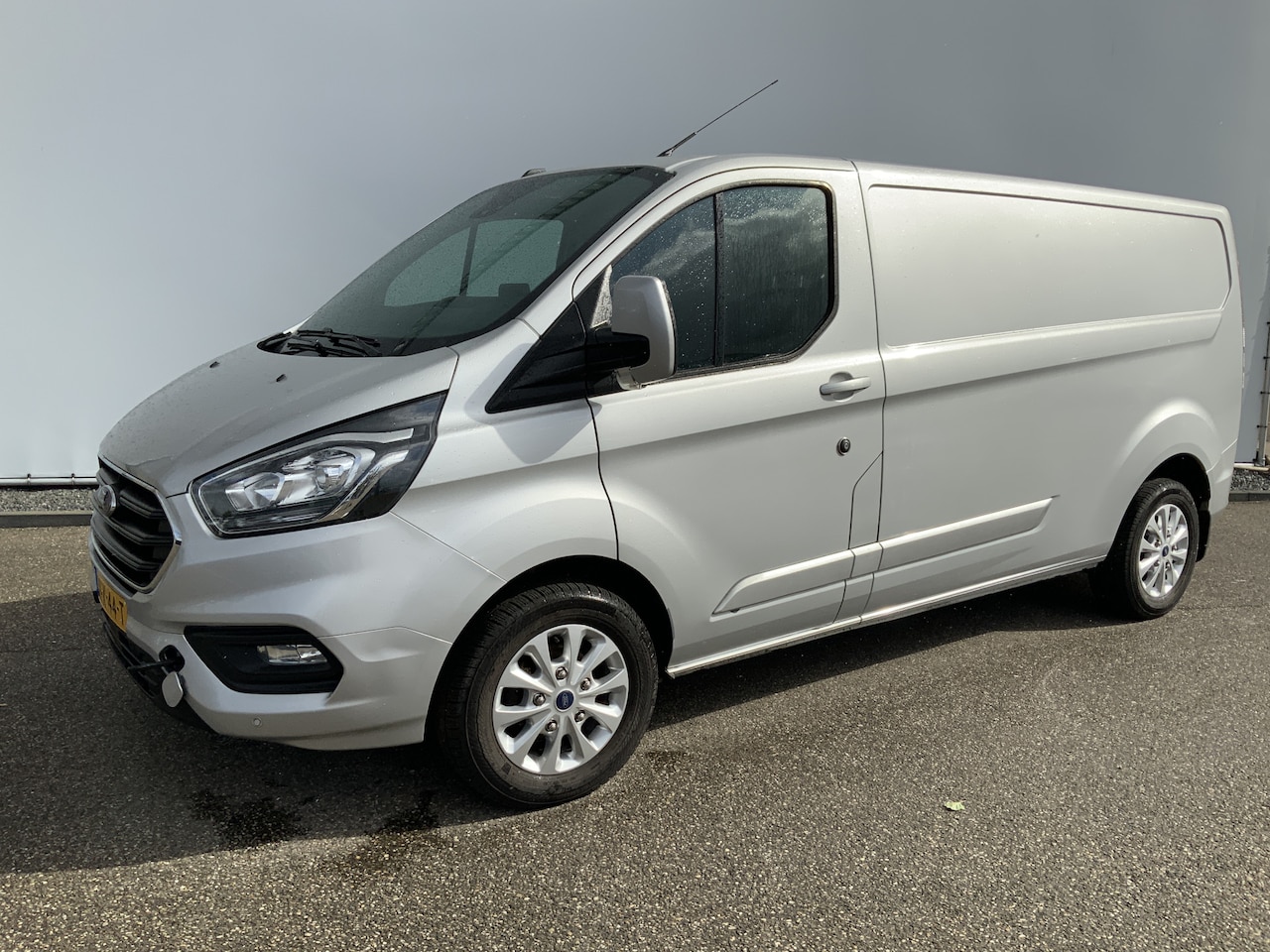 Ford Transit Custom - 300 2.0 TDCI L2H2 (MOTOR DEFECT!!) Airco Navi 3 Zits Camera Trekhaak 2800 kg Alu Velg Euro - AutoWereld.nl