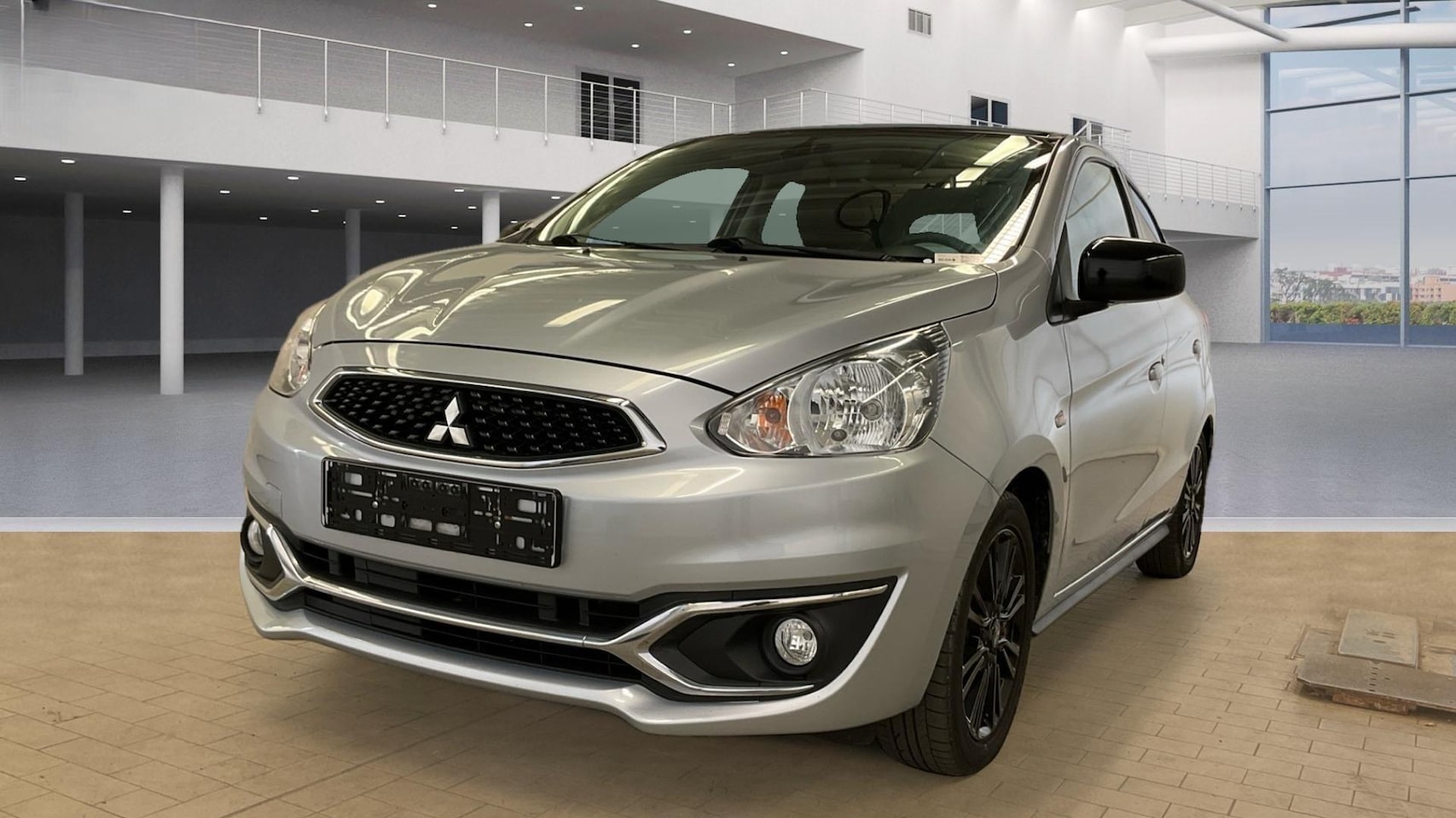 Mitsubishi Space Star - - Active / Historie bekend / Stoelverwarming / Navigatie / Airco / Lichtmetalen velgen - AutoWereld.nl