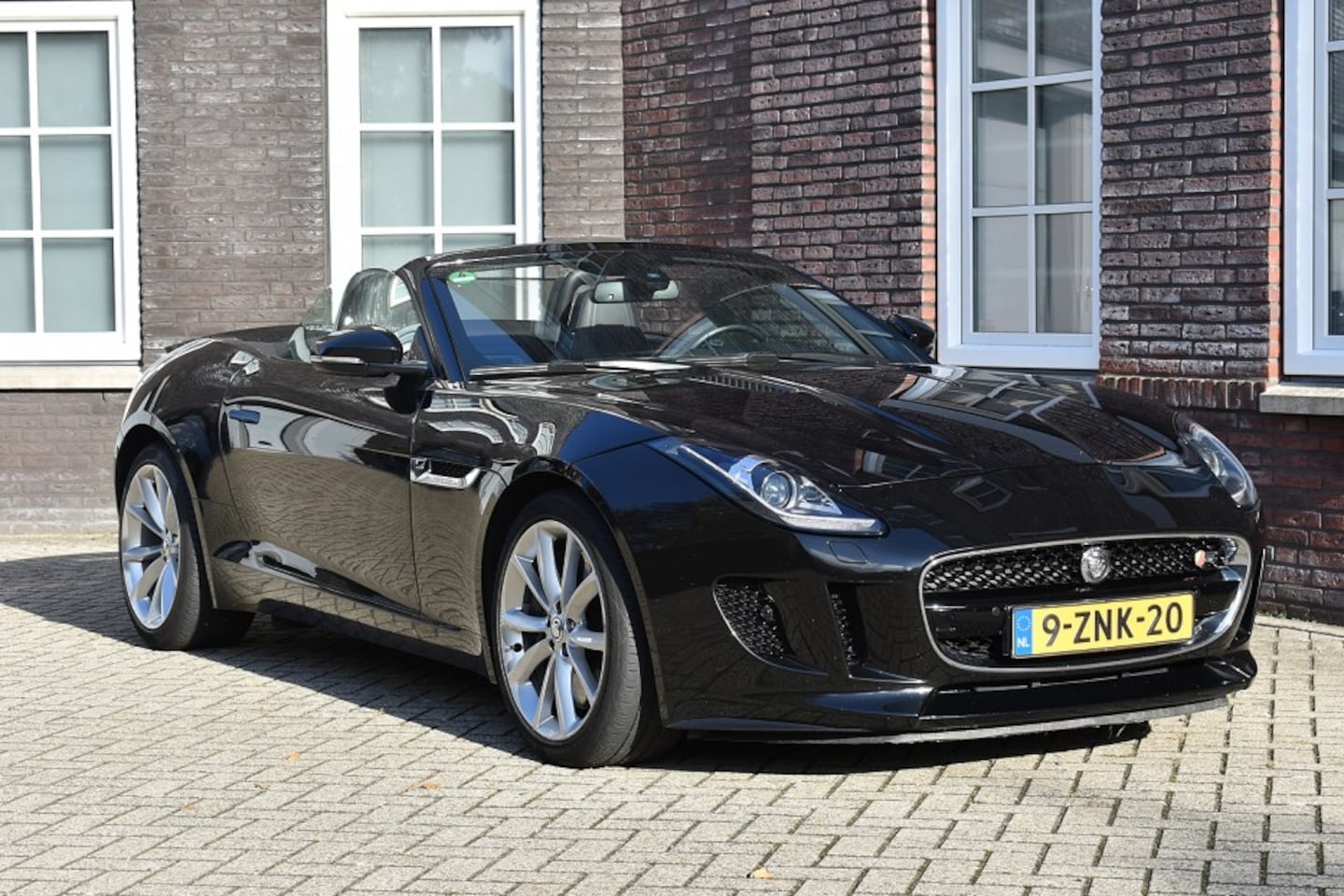 Jaguar F-type - 3.0 V6 S Convertible 3.0 V6 S Convertible - AutoWereld.nl