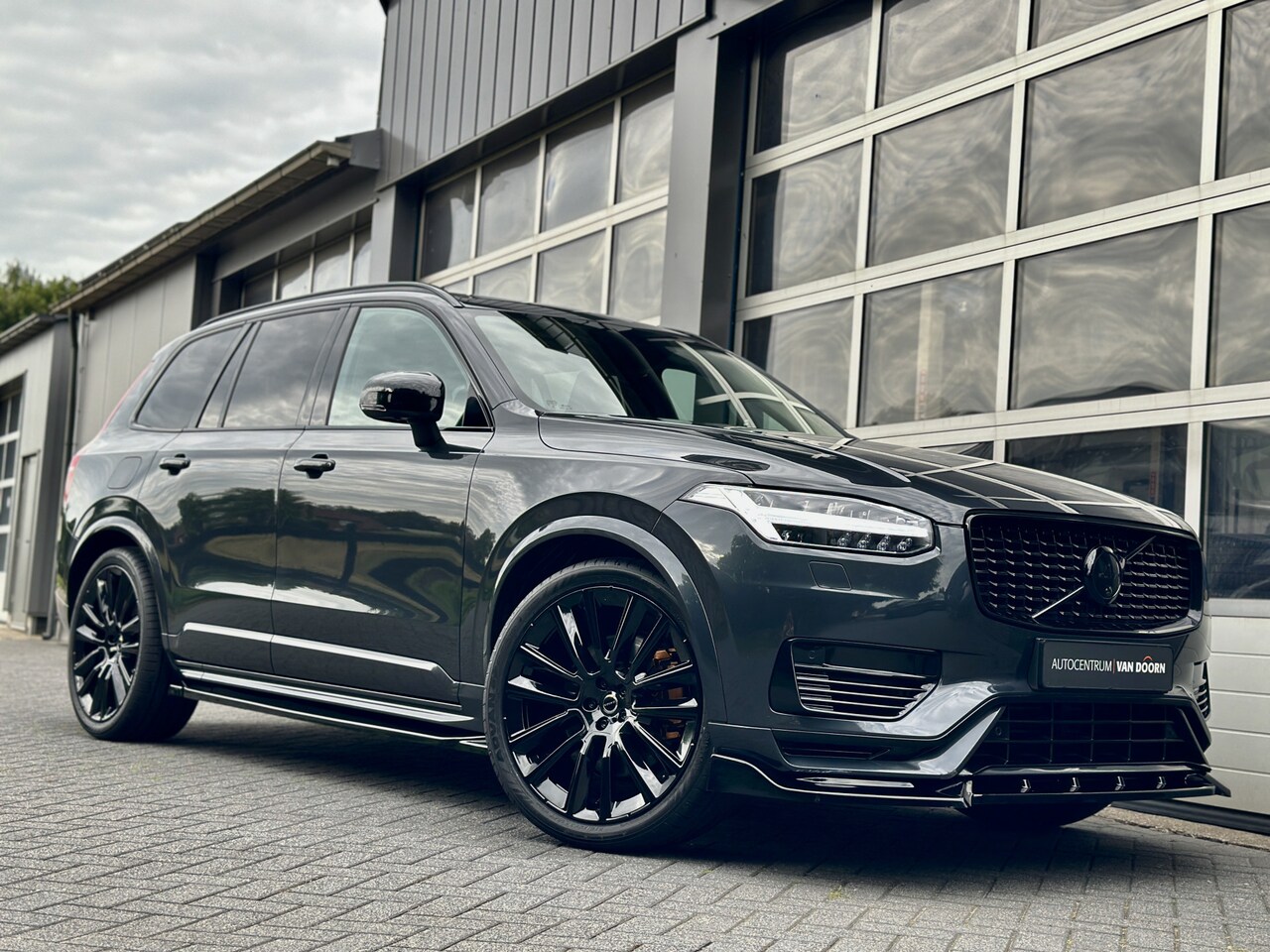 Volvo XC90 - 2.0 T8 Recharge | AWD | Dark Label | Panoramadak | Verwarmde voorruit | Adapt Cruise | Spo - AutoWereld.nl