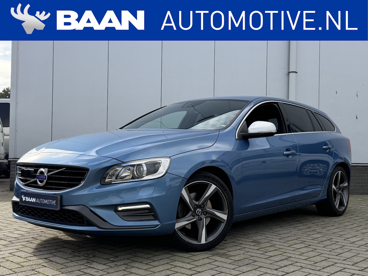 Volvo V60 - 2.0 T4 R-Design | Adaptive | BLIS | Trekhaak | Volledig onderhouden - AutoWereld.nl