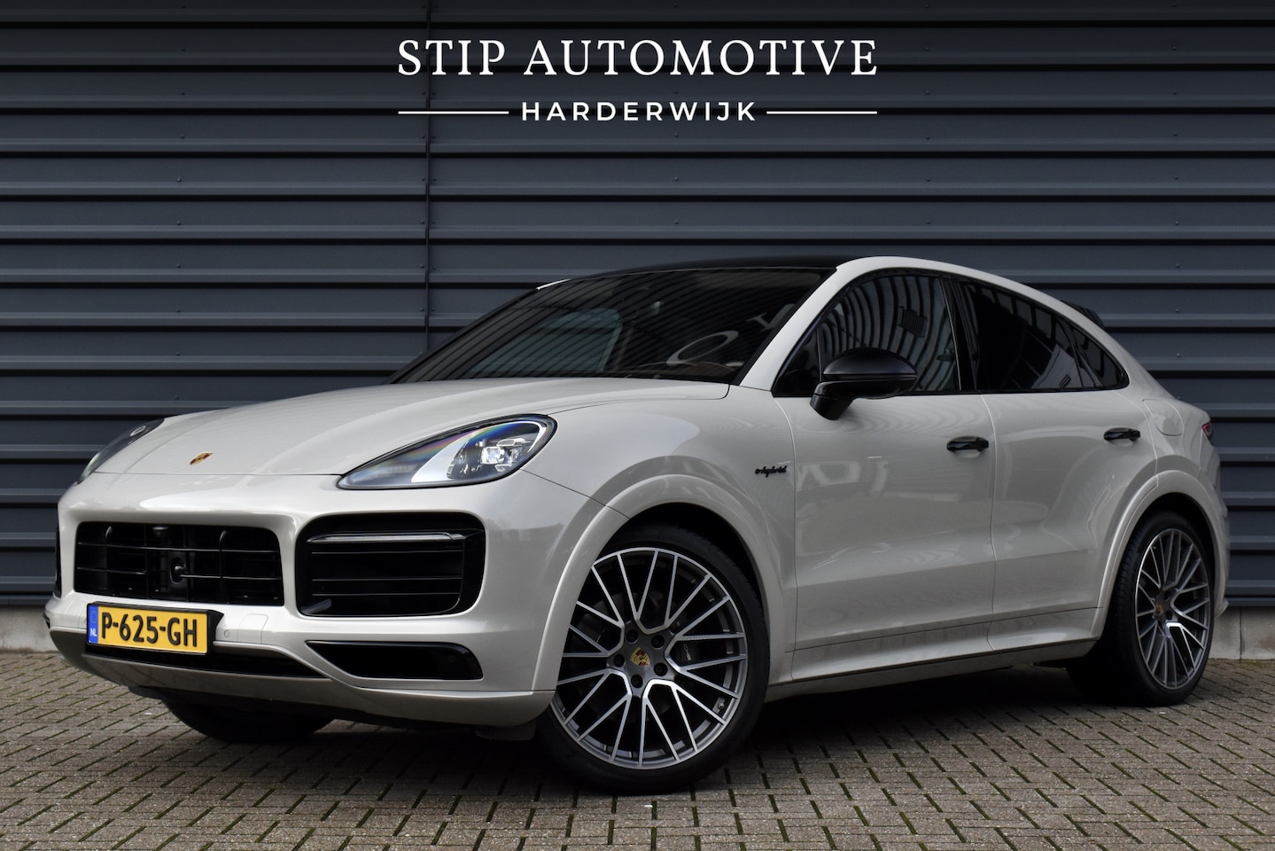 Porsche Cayenne Coupé - 3.0 E-Hybrid 462pk | 22'' Wielen | ACC | Softclose | Bose | Stoelventilatie | Head-Up | - AutoWereld.nl