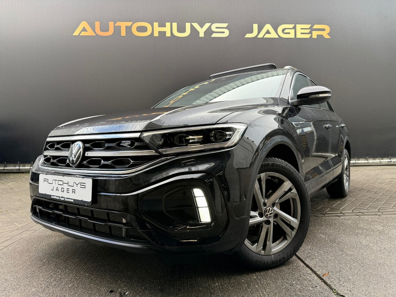 Volkswagen T-Roc - 1.5 TSI R-Line|Pano|Dodehoek|Carplay - AutoWereld.nl