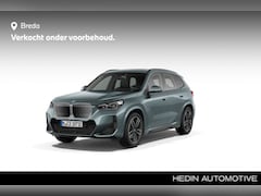 BMW iX1 - eDrive20 67 kWh | M-Sport | Trekhaak | Panoramadak elektrisch | Comforttoegang | Adaptief