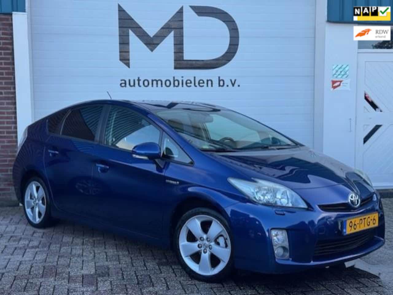 Toyota Prius - 1.8 Dynamic Business -Trekhaak-Head Up -Keyless - AutoWereld.nl