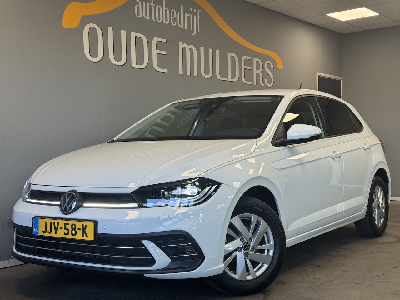 Volkswagen Polo - 1.0 IQ Light/Stoelverwarming/AppConnect - AutoWereld.nl