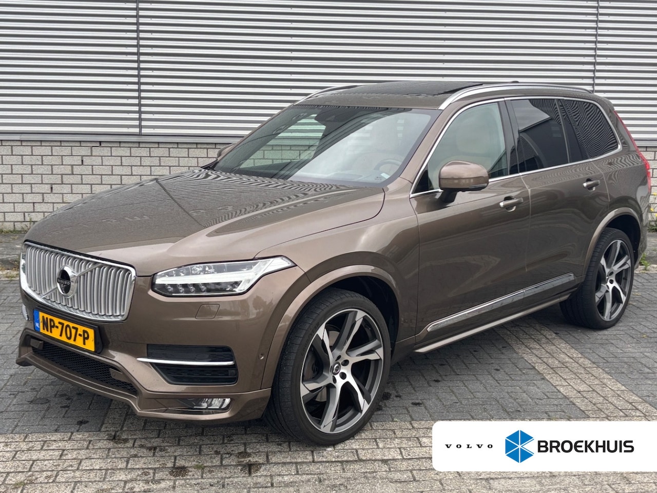 Volvo XC90 - 2.0 D5 AWD Inscription HEICO! | Unieke Auto! | Alle Opties! | Luchtvering | B&W - AutoWereld.nl