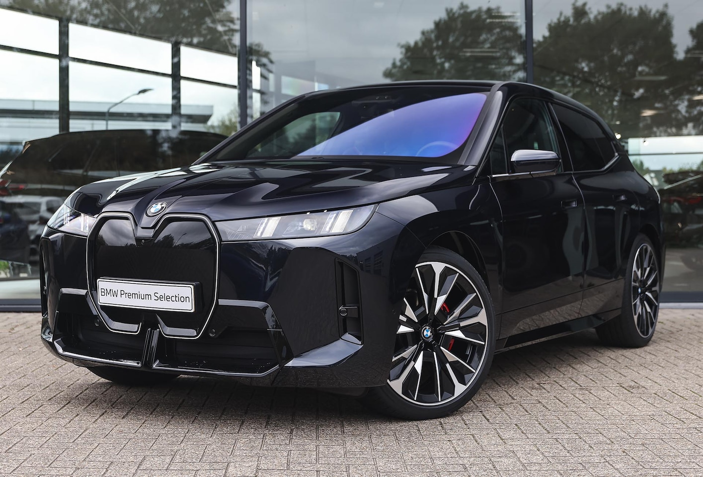 BMW iX - xDrive45 / Panoramadak / Trekhaak / Stoelventilatie / Soft-Close / Adaptief onderstel / Pa - AutoWereld.nl