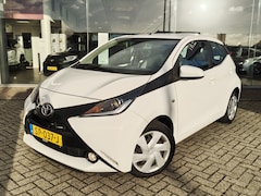 Toyota Aygo - 1.0 VVT-i x-play | Navi | Achteruitrijcamera | Airco | Radio