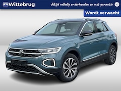 Volkswagen T-Roc - 1.5 TSI 150pk Style DSG Automaat Panoramadak / Digital cockpit / Zwart dak / App-connect /