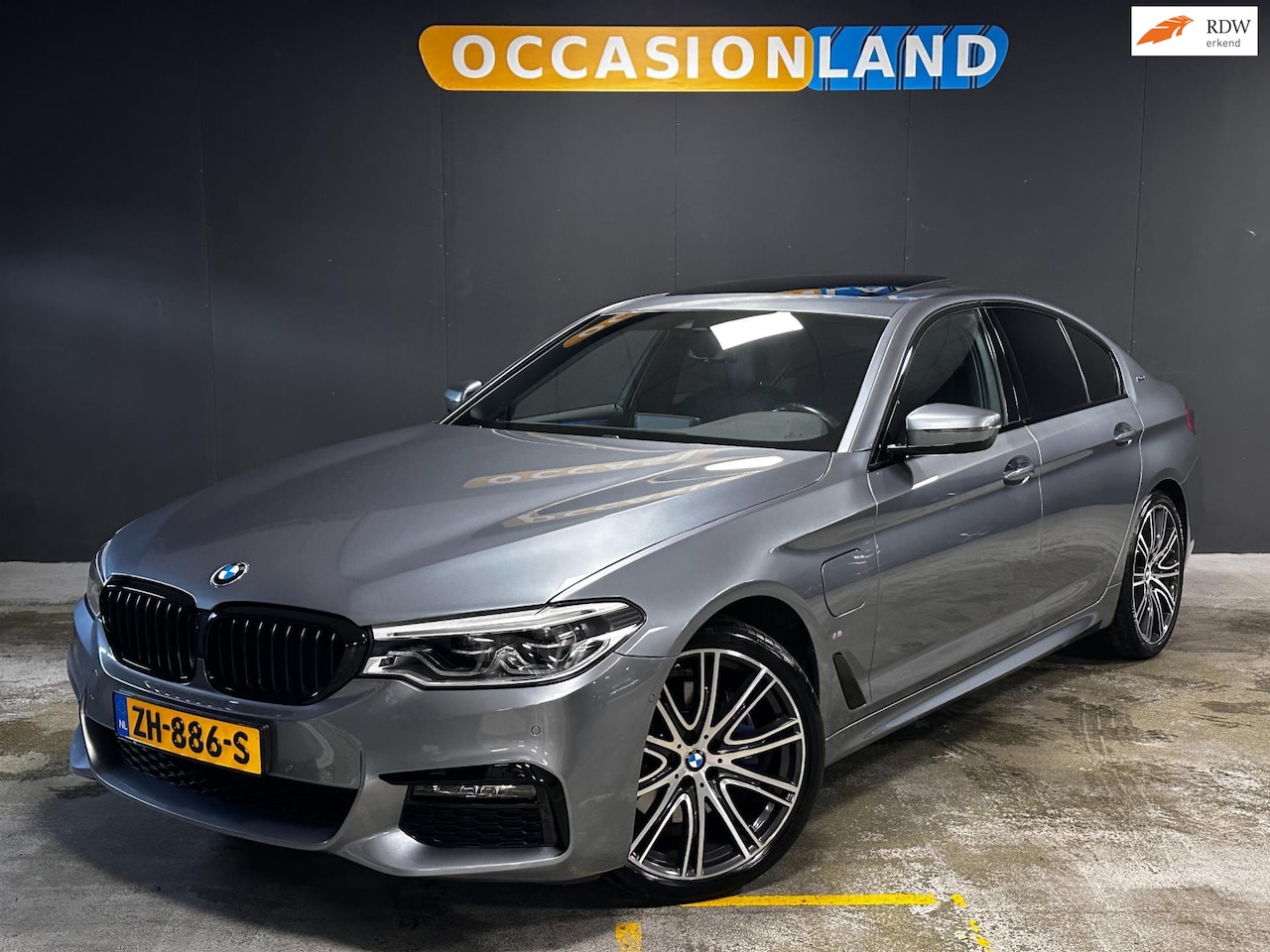 BMW 5-serie - 530e iPerformance High Executive Edition|SCHUIFDAK|SFEER|LED|LEDER|MEMORY|CAMERA|CRUISE|ST - AutoWereld.nl