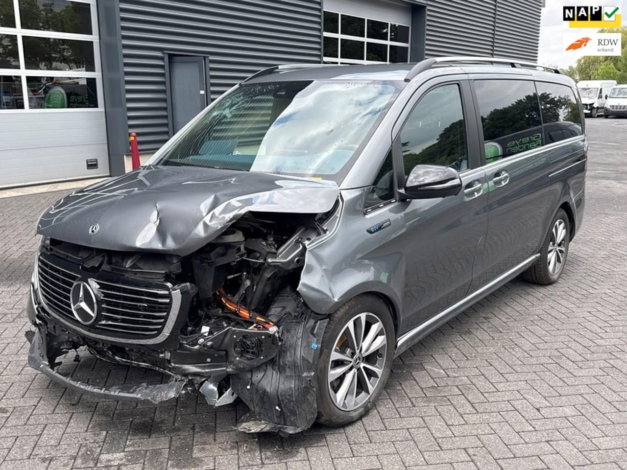 Mercedes-Benz EQV - 300 AMG L2 90kWh DC | Memory | Lang | AMG | Burmester - AutoWereld.nl