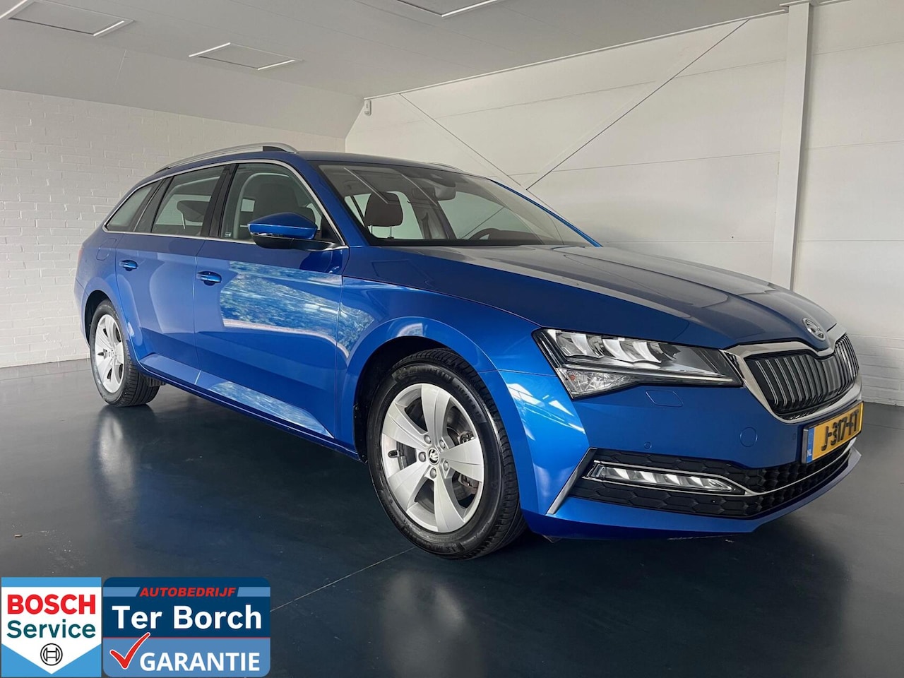 Skoda Superb Combi - 1.4 TSI iV Business Edition 1.4 TSI iV Business Edition , Trekhaak - AutoWereld.nl